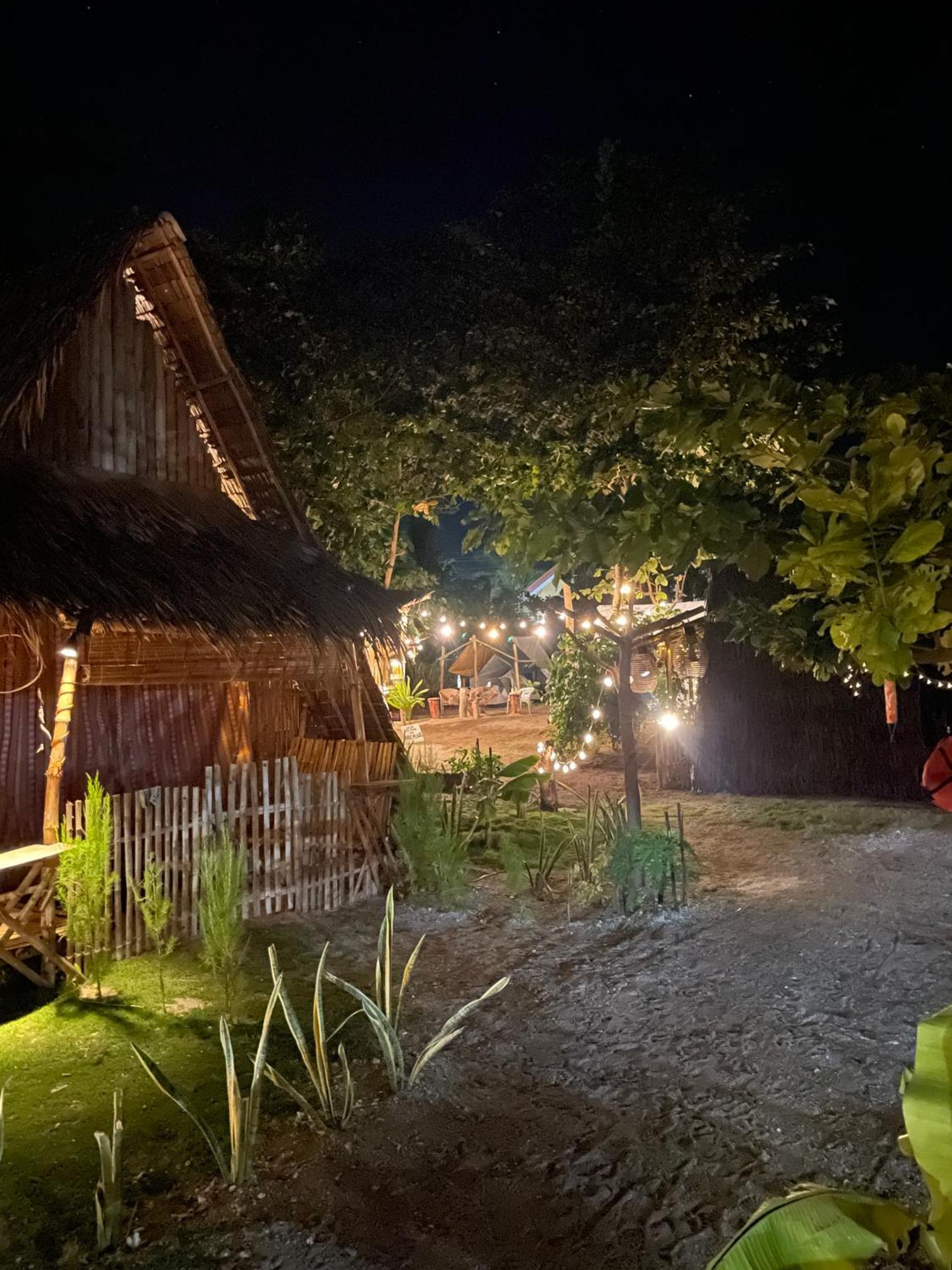 Tribal Huts Community Pansiyon Daanbantayan Dış mekan fotoğraf